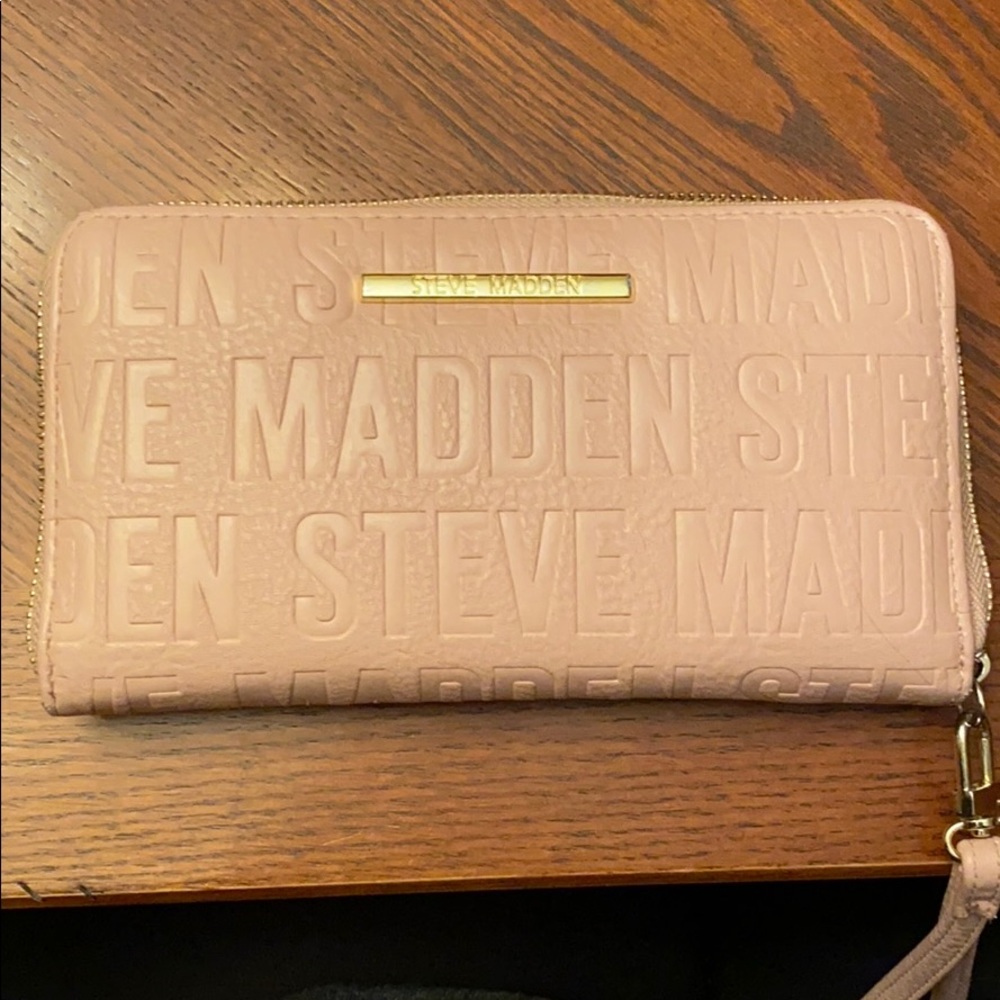Steve Madden ZipAround Wallet